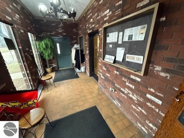 Listing Image #2 - Retail for sale at 5556 M-21, St Johns MI 48879