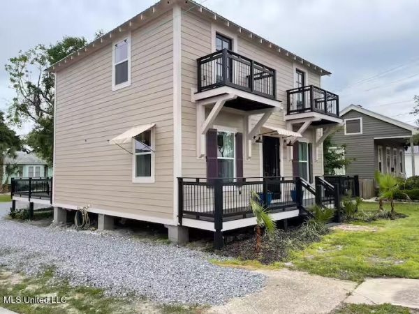 Listing Image #3 - Multi-family for sale at 649 Howard Avenue, Biloxi MS 39530