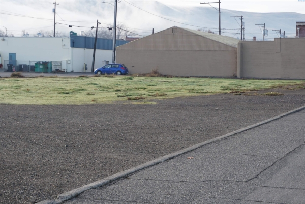 Listing Image #2 - Land for sale at 1311 Bennett Ave, Prosser WA 99350
