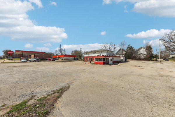 Listing Image #2 - Others for sale at 201 Dearborn St., Hillsboro IL 62049