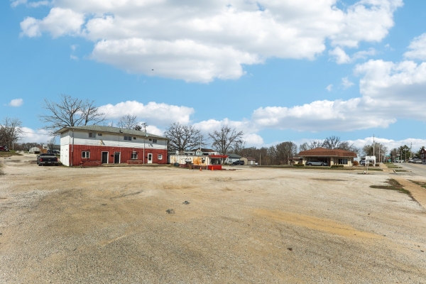 Listing Image #3 - Others for sale at 201 Dearborn St., Hillsboro IL 62049