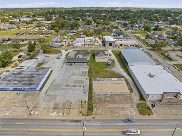 Listing Image #1 - Others for sale at 2517 Ryan Street, Lake Charles LA 70601