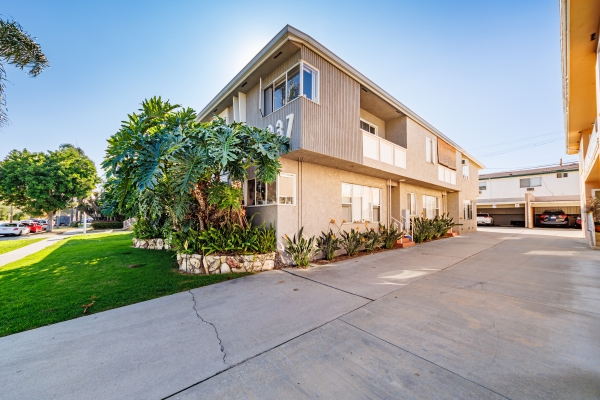 Listing Image #3 - Multi-family for sale at 1037 S Holt Avenue, Los Angeles CA 90035