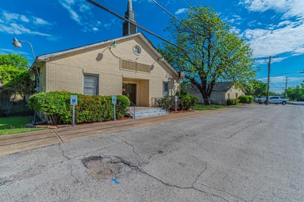 Listing Image #1 - Others for sale at 2817 Cherry Valley Boulevard, Dallas TX 75241