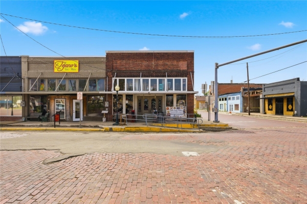 Listing Image #1 - Retail for sale at 10 S. Side Square, Cooper TX 75432