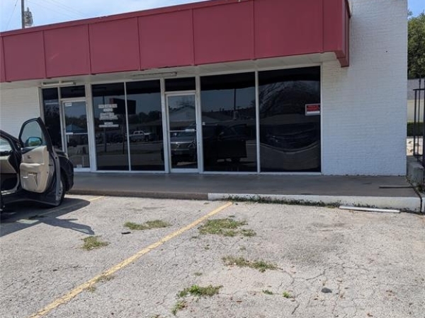 Listing Image #2 - Others for sale at 2019 N Riverside Drive, Fort Worth TX 76111