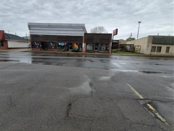Listing Image #2 - Retail for sale at 219 Broadway Street, Checotah OK 74426