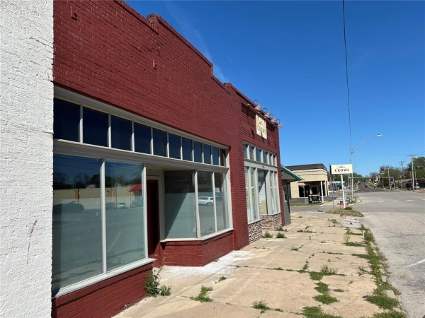 Listing Image #2 - Others for sale at 726 E Main Street, Shawnee OK 74801