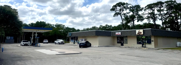Listing Image #1 - Shopping Center for sale at 302 SW Tulip Blvd, Port St. Lucie FL 34953