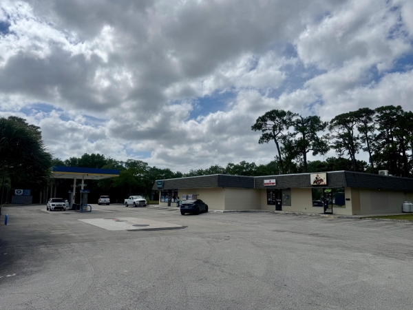 Listing Image #2 - Shopping Center for sale at 302 SW Tulip Blvd, Port St. Lucie FL 34953