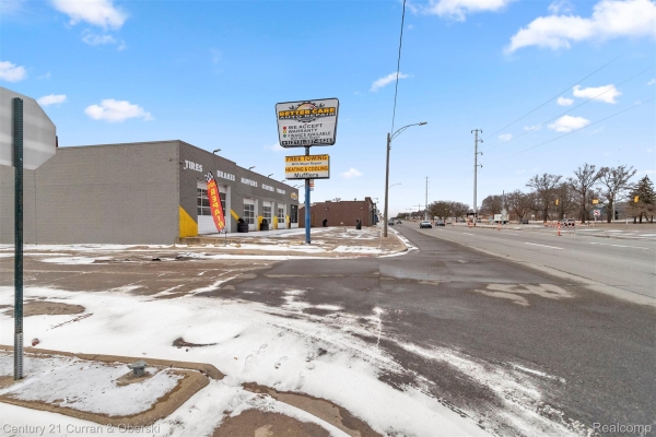 Listing Image #2 - Others for sale at 7417 W 8 Mile Road, Detroit MI 48221