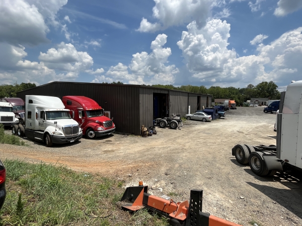 Listing Image #2 - Industrial for sale at 3251 Robinson Cir, Charlotte NC 28206 Listing Image #2 - Industrial for sale at 3251 Robinson Cir, Charlotte NC 28206