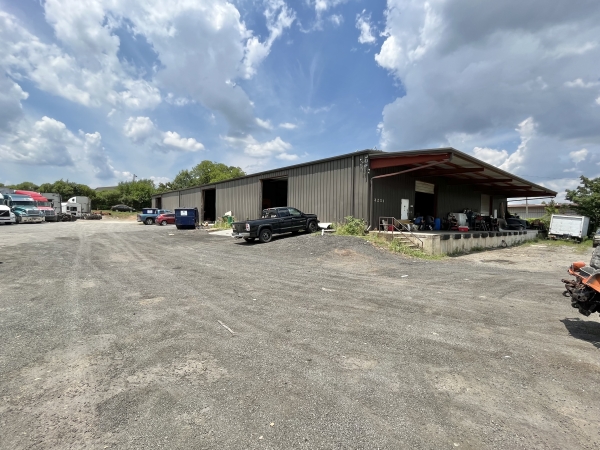 Listing Image #3 - Industrial for sale at 3251 Robinson Cir, Charlotte NC 28206 Listing Image #3 - Industrial for sale at 3251 Robinson Cir, Charlotte NC 28206