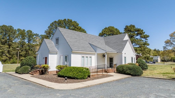 Listing Image #1 - Office for sale at 22639 Center Pkwy, Accomac VA 23301