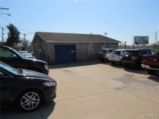 Listing Image #2 - Retail for sale at 200 Dreith Drive, Alton IL 62002