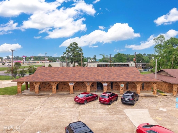 Listing Image #2 - Office for sale at 9051 Mansfield Road, Shreveport LA 71118 Listing Image #2 - Office for sale at 9051 Mansfield Road, Shreveport LA 71118