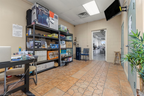 Listing Image #3 - Others for sale at 32639 Industrial Road, Garden City MI 48135