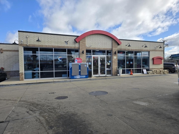 Listing Image #2 - Others for sale at 908 E Irving Park Road, Streamwood IL 60107