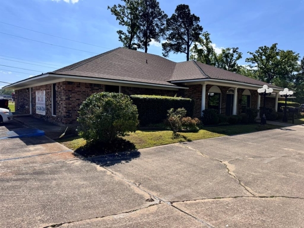 Listing Image #1 - Office for sale at 1400 Highway 80, Haughton LA 71037