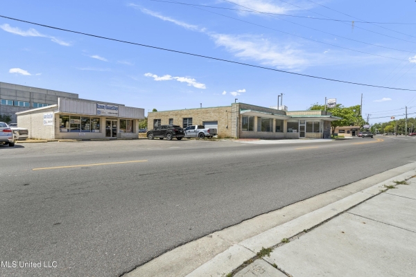 Listing Image #2 - Others for sale at 1057 W Howard Avenue, Biloxi MS 39530 Listing Image #2 - Others for sale at 1057 W Howard Avenue, Biloxi MS 39530