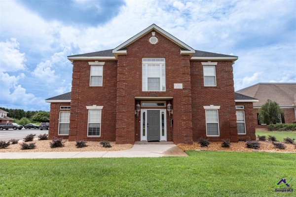 Listing Image #1 - Office for sale at 327 Margie Drive, Warner Robins GA 31088