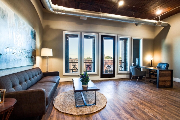 Listing Image #3 - Office for sale at 1024 Halsell Street, Bridgeport TX 76426