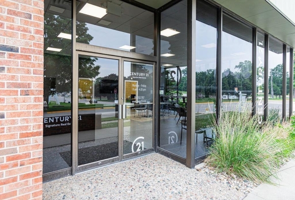 Listing Image #3 - Retail for sale at 805 W Bremer Avenue, Waverly IA 50677