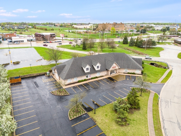 Listing Image #1 - Office for sale at 1640 Willow Circle Drive, Crest Hill IL 60403