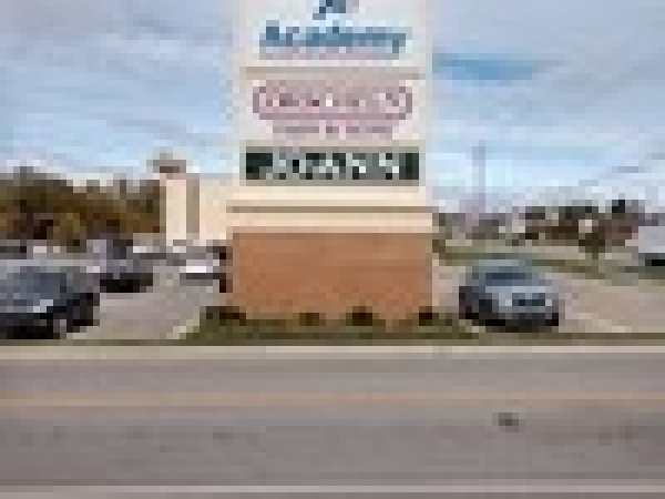 Listing Image #1 - Retail for sale at 1137 SW Wanamaker Road, Topeka KS 37912