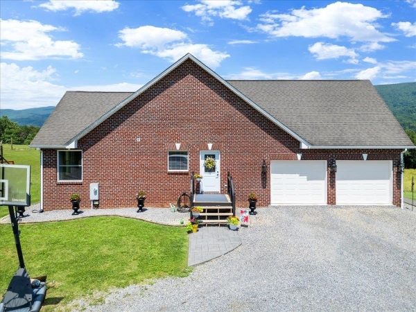 Listing Image #3 - Multi-family for sale at 398 Penvir RD, Narrows VA 24124