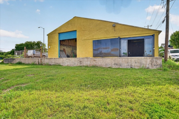 Listing Image #1 - Industrial for sale at 2025 E Rosedale Street, Fort Worth TX 76104