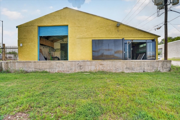 Listing Image #2 - Industrial for sale at 2025 E Rosedale Street, Fort Worth TX 76104