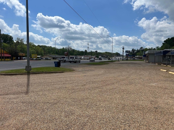 Listing Image #3 - Others for sale at 903 E End Blvd South, Marshall TX 75670