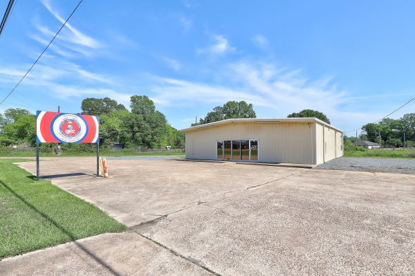 Listing Image #1 - Office for sale at 3005 S. Lake Drive, Texarkana TX 75501