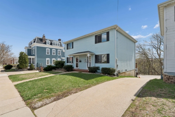 Listing Image #3 - Others for sale at 410 Unit B Clarke Drive, Dubuque IA 52001