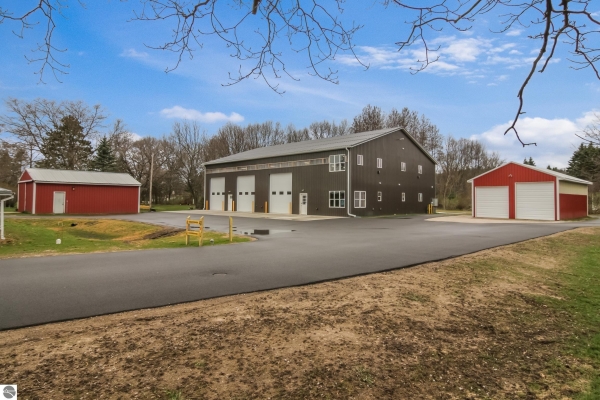 Listing Image #1 - Retail for sale at 480 E Parkdale Avenue, Manistee MI 49660