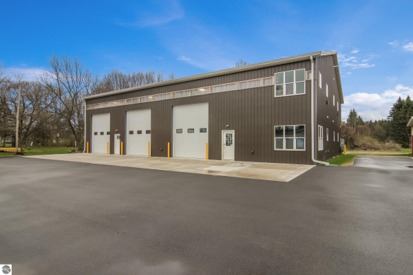 Listing Image #3 - Retail for sale at 480 E Parkdale Avenue, Manistee MI 49660