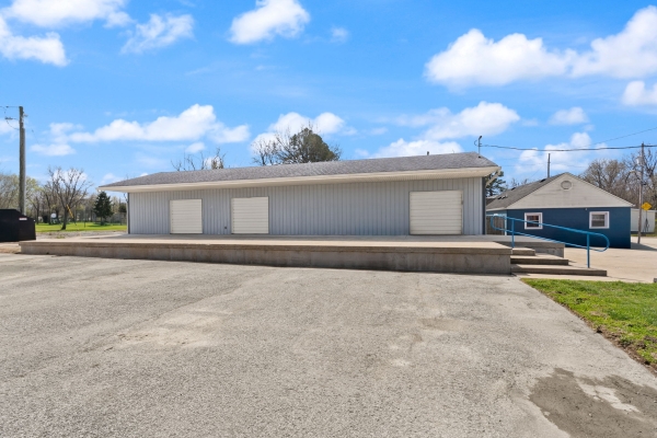 Listing Image #3 - Industrial for sale at 3011 Blackiston Mill Rd, Clarksville IN 47129