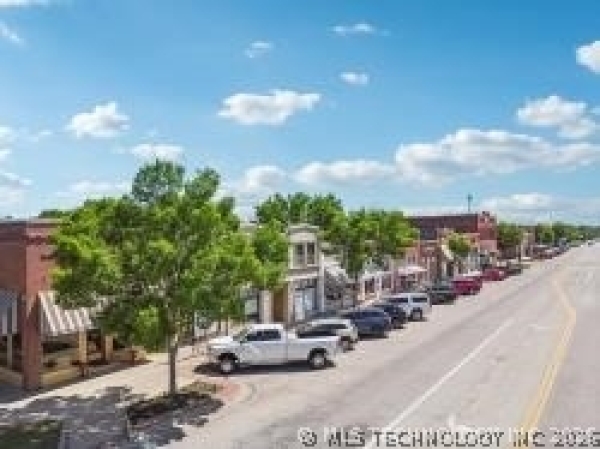 Listing Image #3 - Multi-family for sale at 321  N 12th, Collinsville OK 74133