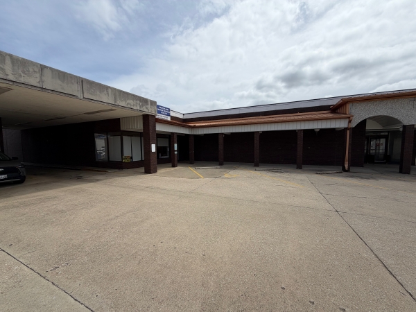 Listing Image #2 - Office for sale at 13 Old Capitol Shopping Center, Vandalia IL 62471