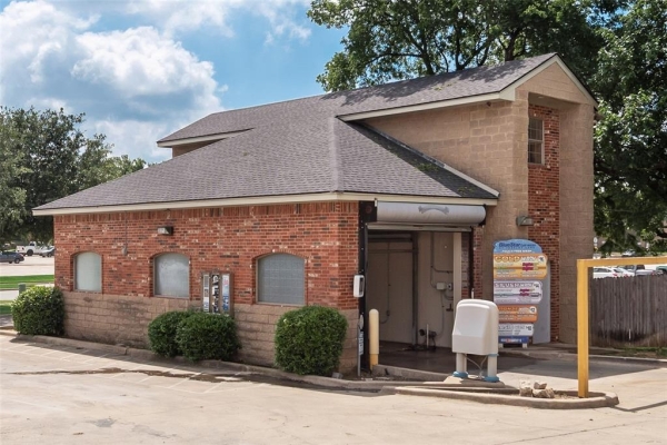 Listing Image #2 - Others for sale at 1704 Teasley Lane, Denton TX 76205