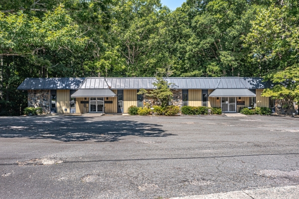 Listing Image #1 - Office for sale at 276 North Main Street, Kilmarnock VA 22482