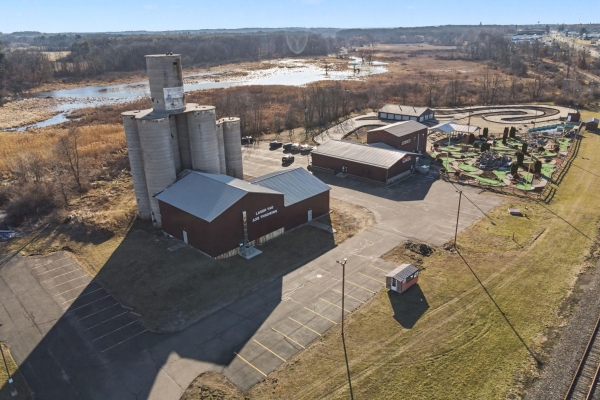 Listing Image #1 - Retail for sale at 3883 W Carleton Road, Hillsdale MI 49242