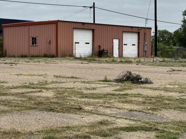 Listing Image #1 - Others for sale at 1506 N Bryant Boulevard, San Angelo TX 76903