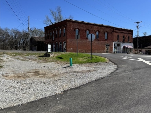 Listing Image #2 - Others for sale at 7637 North Street, Seligman MO 65745