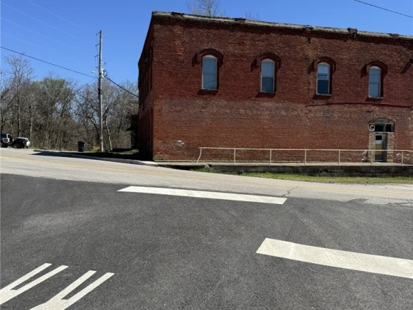 Listing Image #3 - Others for sale at 7637 North Street, Seligman MO 65745