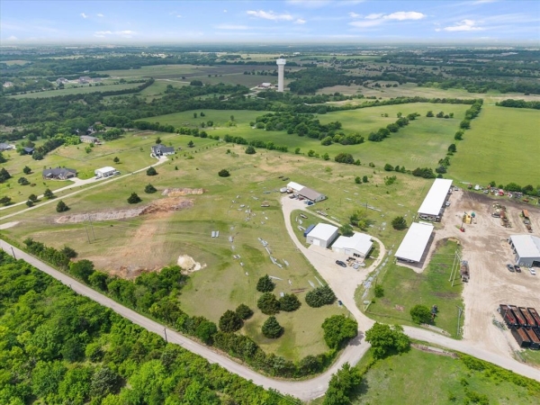 Listing Image #2 - Office for sale at 1101 Willy Vester Road, Van Alstyne TX 75495