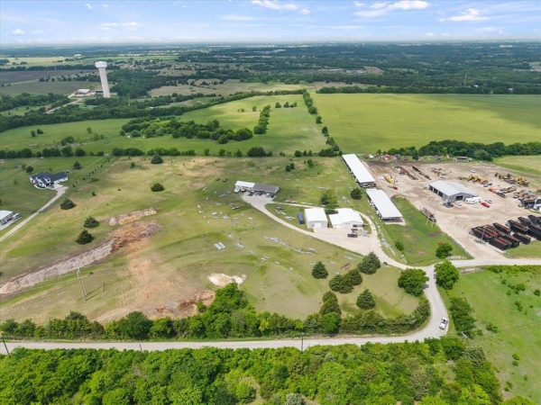Listing Image #3 - Office for sale at 1101 Willy Vester Road, Van Alstyne TX 75495
