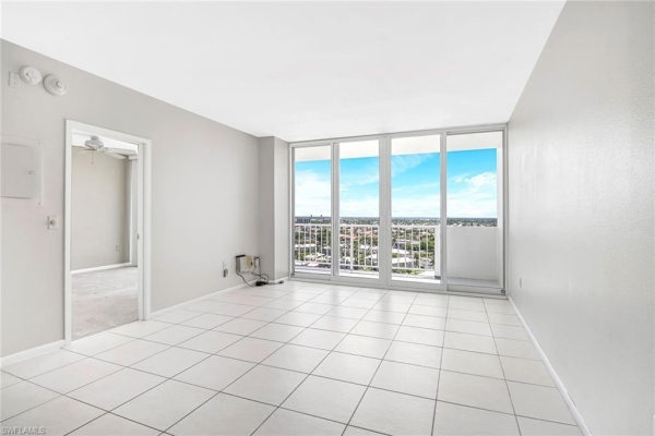 Listing Image #3 - Multi-family for sale at 140 Seavie Seaview CT 1504, MARCO ISLAND FL 34145