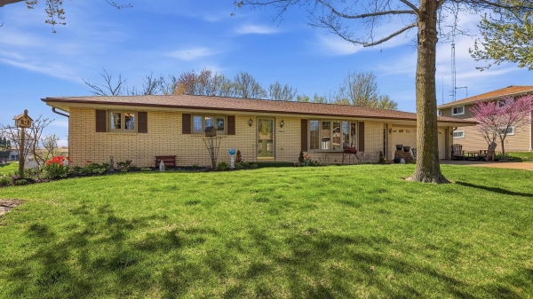 Listing Image #1 - Others for sale at 10544 Cedar Point Court, Dubuque IA 52003